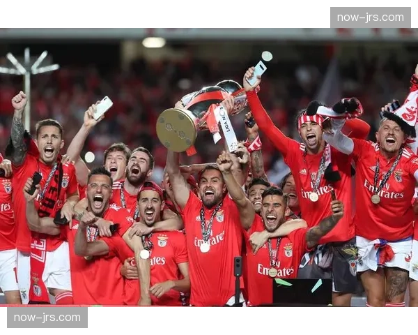 格里马尔多定位球能力顶尖 肋部渗透战术考验对手防守落位